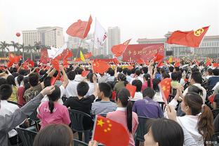 霍姆格伦首发出战30分钟 12投6中拿到14分10板&出现5犯规